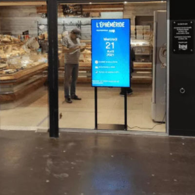 Quiosco dual echado a un lado doble de la ventana echada a un lado del piso de la publicidad del módulo de la pantalla LCD de 43 pulgadas