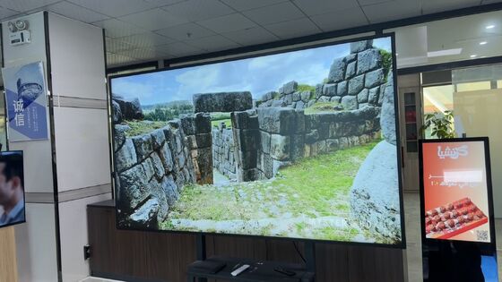 86 pulgadas 2000nits 4K IP55 Gran TV Inmune de Pared al aire libre